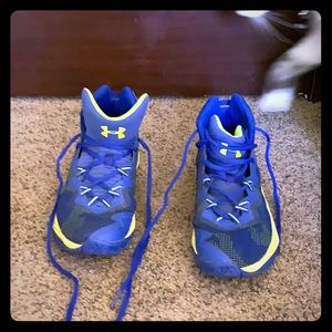 Boys Under Armour High Top Shoes/ Size Youth 7